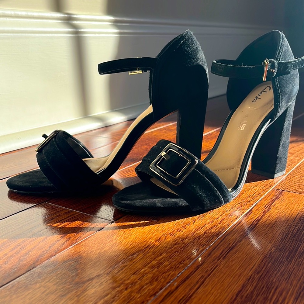 strapped black heels size 6